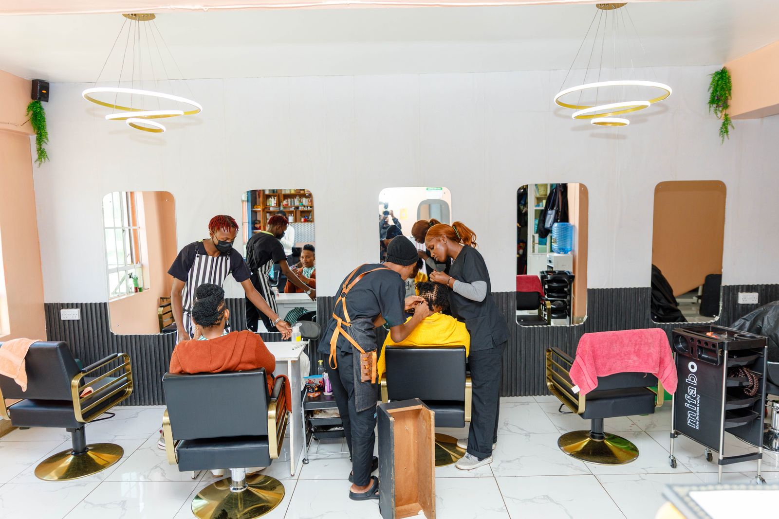 Sisterlocs Salon interior